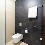 Laurier Apartment