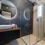 Laurier Apartment