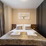 Laurier Apartment *