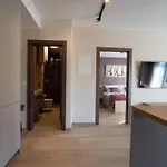 Laurier Apartment *