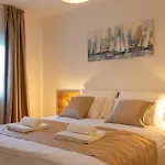 Laurier Apartment