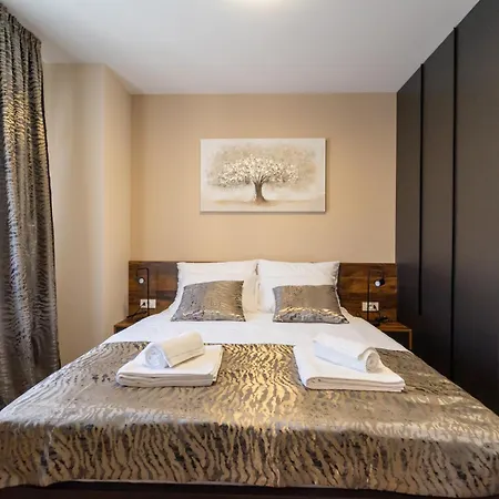 Laurier Apartman *